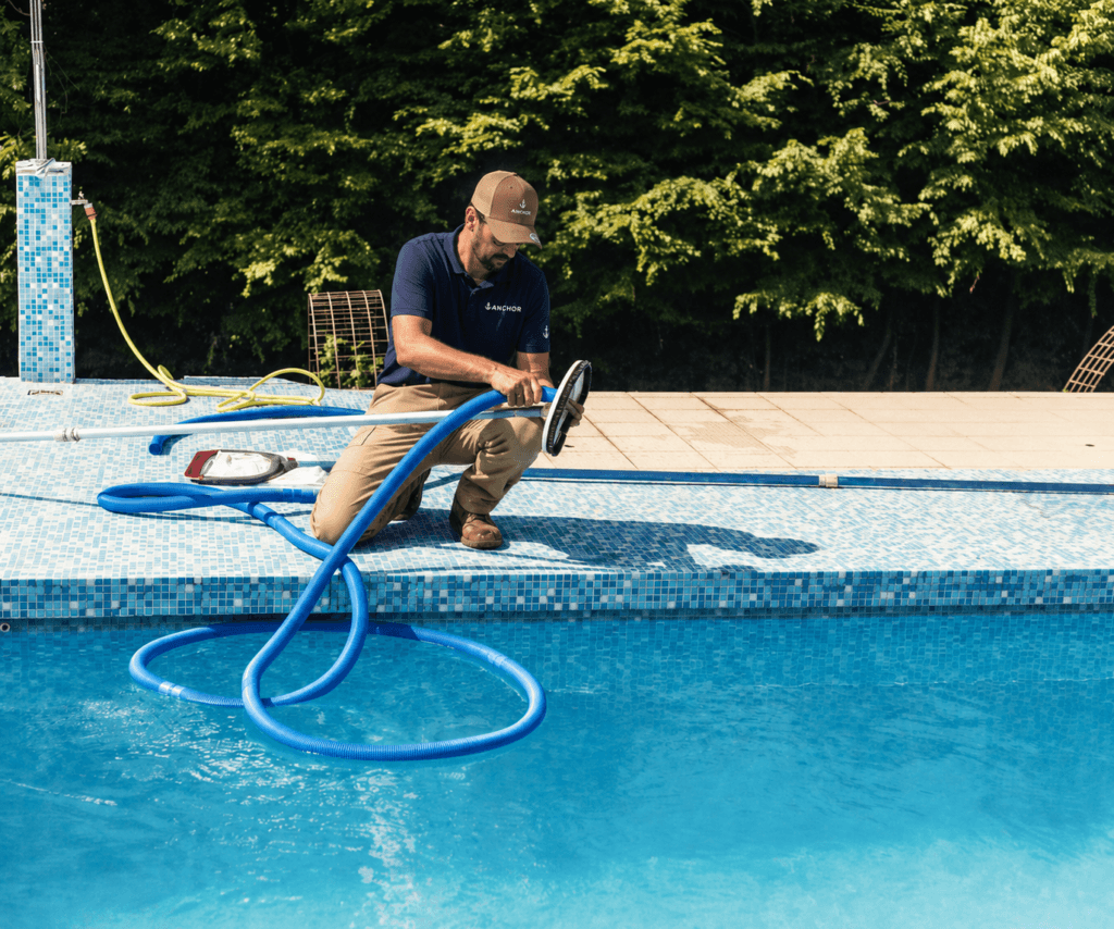 anchor property care performing pool maintenance to a villa in San Pedro de Alcántara